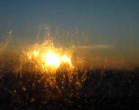 Minsk_City_Winter_ice_Window_with_Sun
